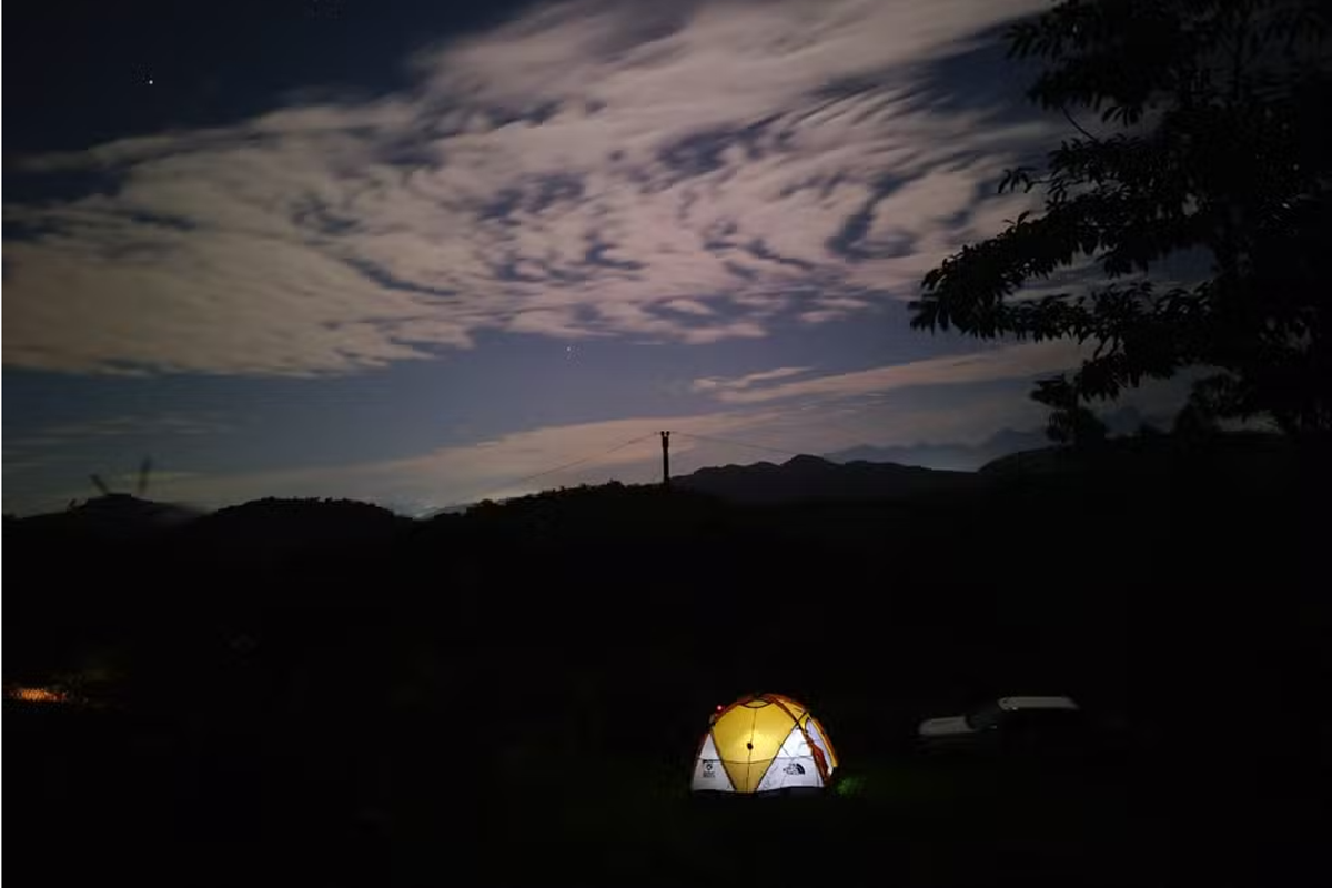 Participantes acamparam para observar o céu na Ecovila durante a Travessia Mico-Leão-Dourado — Foto: Jorge Leite